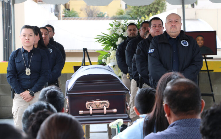 La FGE despide con honores al oficial José Alberto Enríquez Martínez