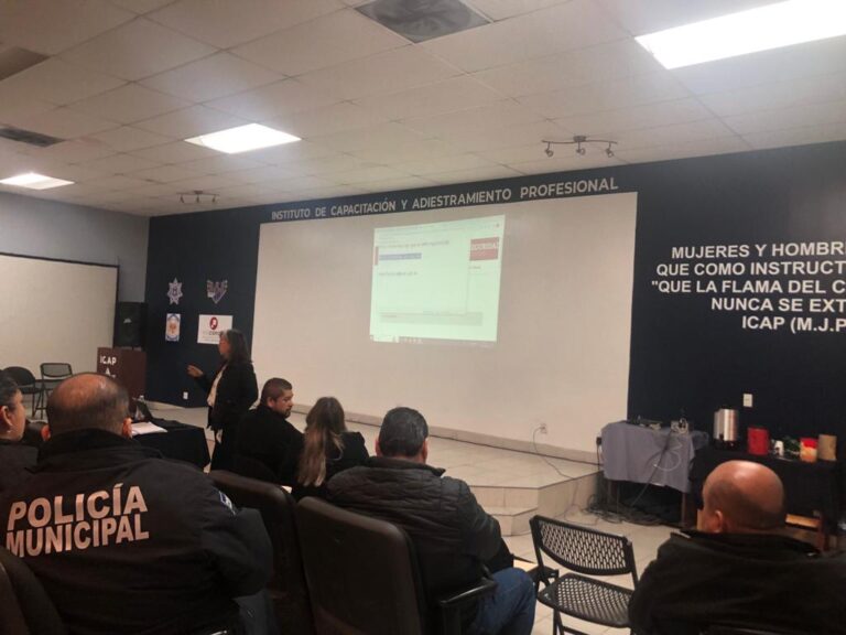 Imparten capacitación a policías para tratar sus intervenciones con perspectiva de género