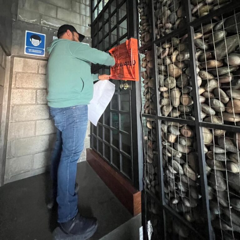 Clausura Ayuntamiento oficinas administrativas de clínica de belleza