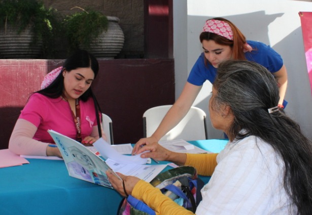 Ofrece JSST detección gratuita de cáncer en la mujer en el estacionamiento del palacio municipal de Playas de Rosarito