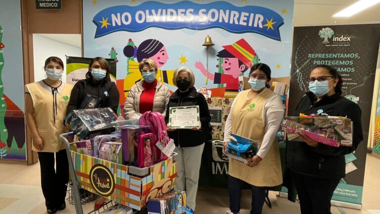 Dona INDEX Zona Costa BC regalos a niños que luchan contra el cáncer