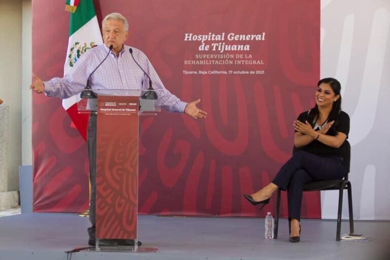 Destaca AMLO trabajo de Montserrat Caballero en esta ciudad