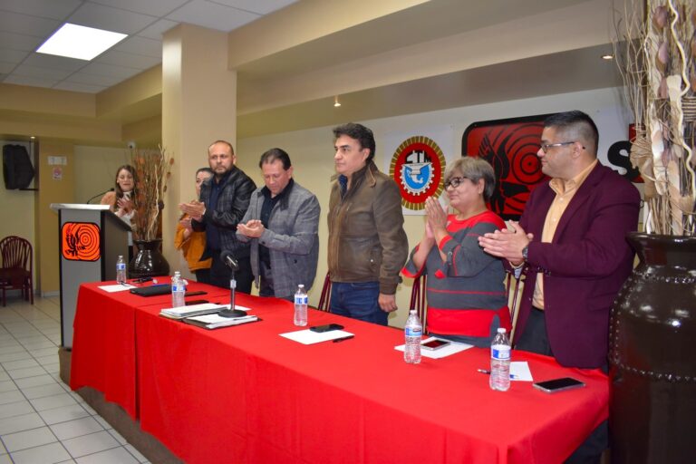 Agradable y positivo encuentro de Alejandro Ruiz Uribe con los agremiados del STIRTT