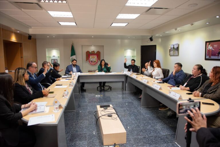 Alcaldesa toma protesta a Yury Báez al frente del IMPAC