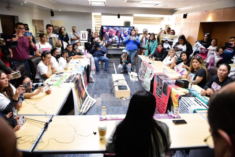 Acuerda alcaldesa Montserrat Caballero trabajar en conjunto con los colectivos de búsqueda