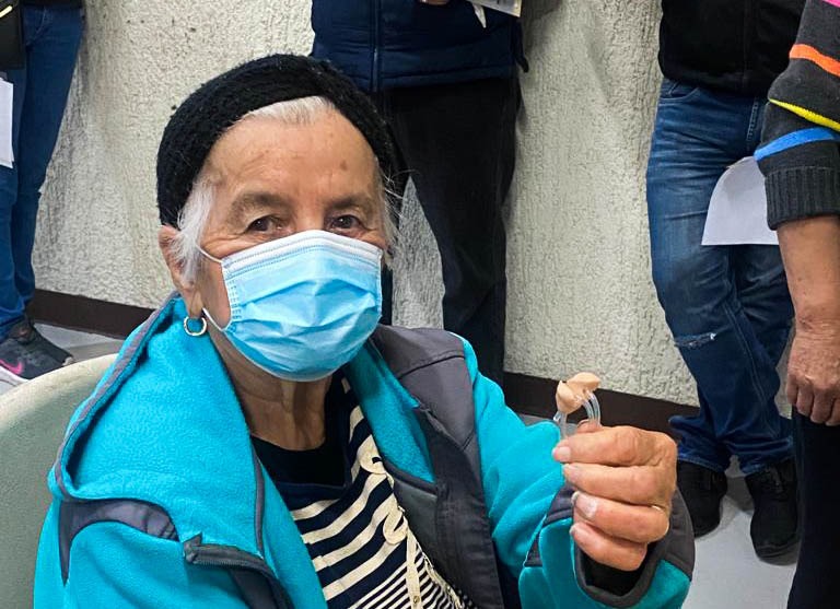 Entregan DIF BC y Beneficencia Pública auxiliares auditivos a personas con discapacidad