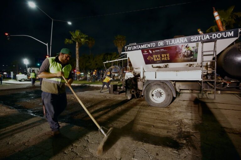 Arranca gobierno de Montserrat Caballero jornadas de bacheo nocturno