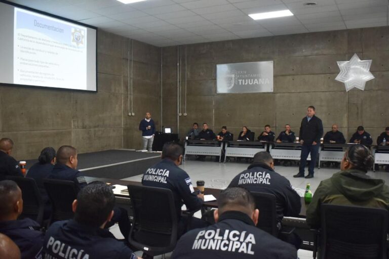 Capacitan a policías en detección de autos robados en EU