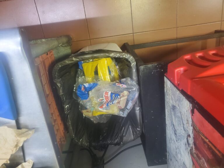 Suspende COEPRIS BC dulcerías de cines por mala higiene