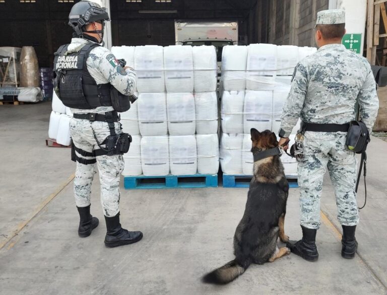 Aseguró la GN bidones con aproximadamente 800 litros de metanfetamina líquida