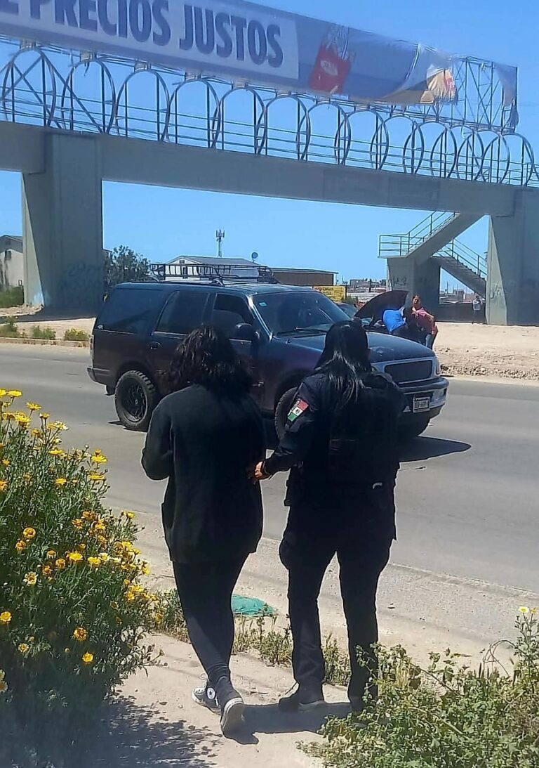 Operador del C2 y policías persuaden a mujer de atentar contra su vida