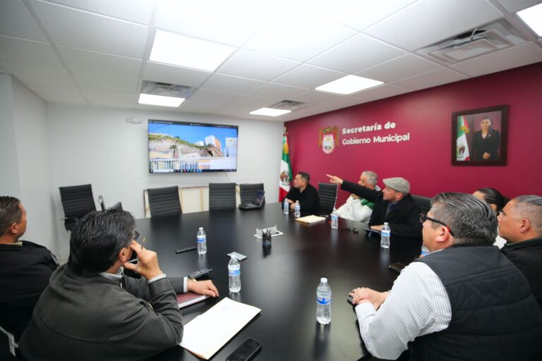 Establece Ayuntamiento mesa de trabajo con vecinos de La Sierra