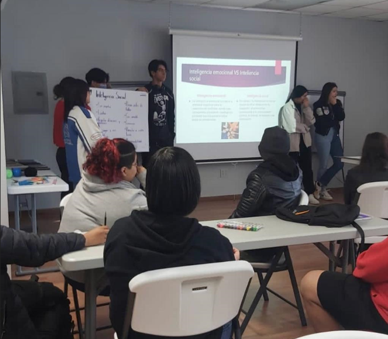 Ofrecen herramientas para protección emocional y social de jóvenes bachilleres