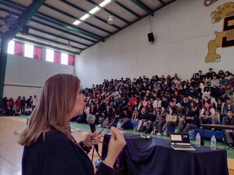 No estudia quien no quiere, dice rectora nacional de la UNID; amplias las oportunidades de superación