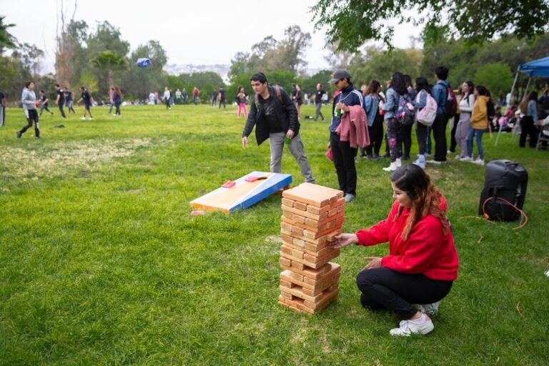 Celebran universitarios “Día del Estudiante” con actividades deportivas en el Parque Morelos