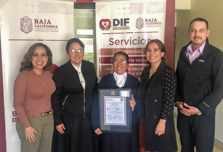 Entrega DIF BC licencias de operación a dos casas hogar en la Zona Costa