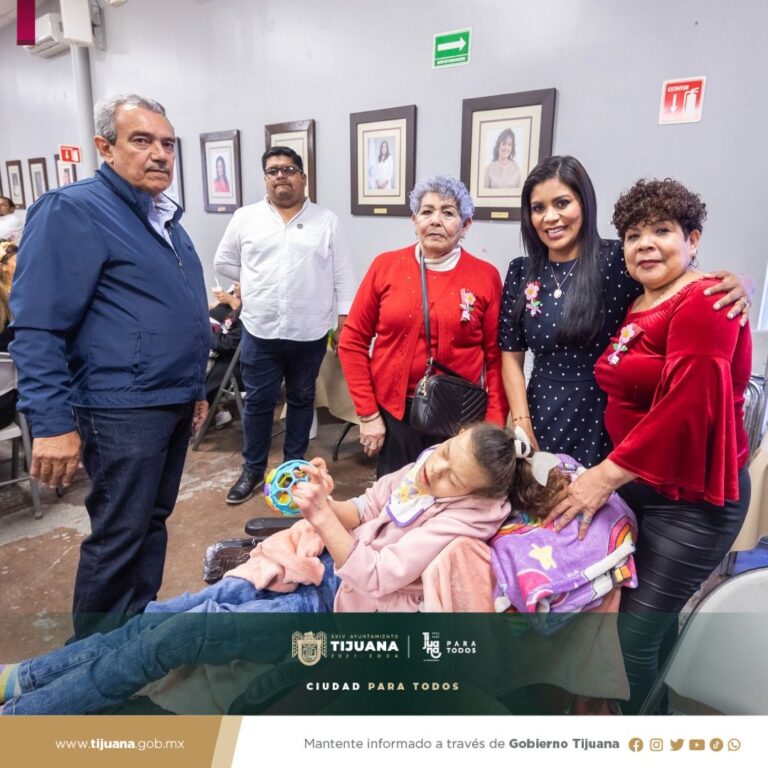 Festeja Montserrat Caballero a mamás especiales