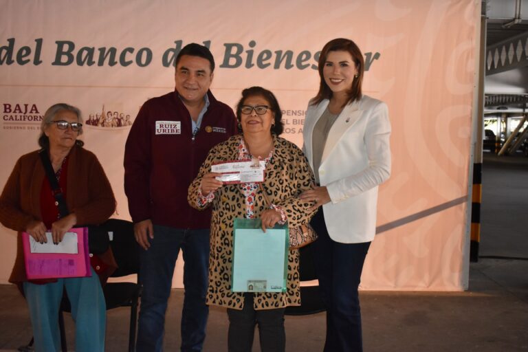 Más de dos mil adultos mayores recibieron su tarjeta del banco del Bienestar: Ruiz Uribe