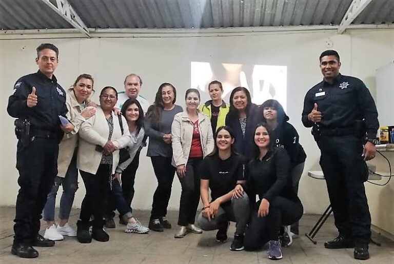 Policía municipal lleva taller “Mujer Segura” a la colonia Villas de Otay