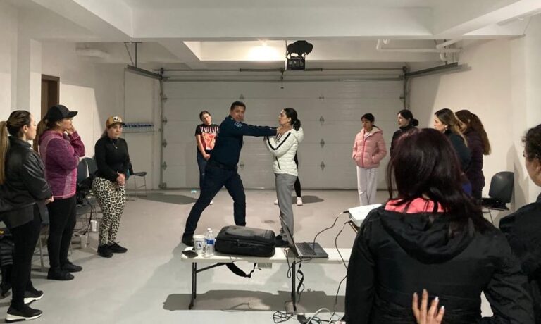Imparte policía municipal taller “Mujer segura” a comité vecinal