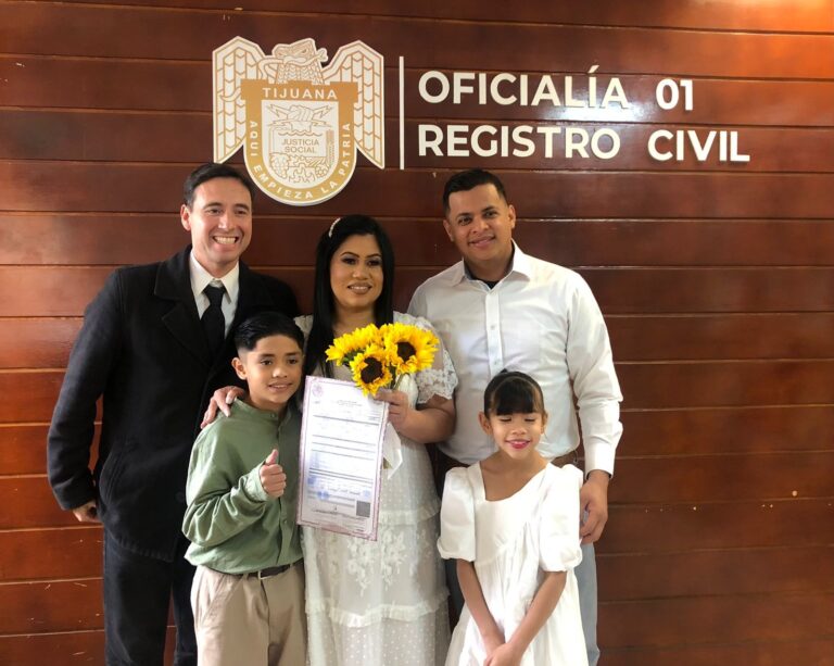 Apoya alcaldesa a pareja venezolana de albergue temporal Reforma para formalizar su matrimonio