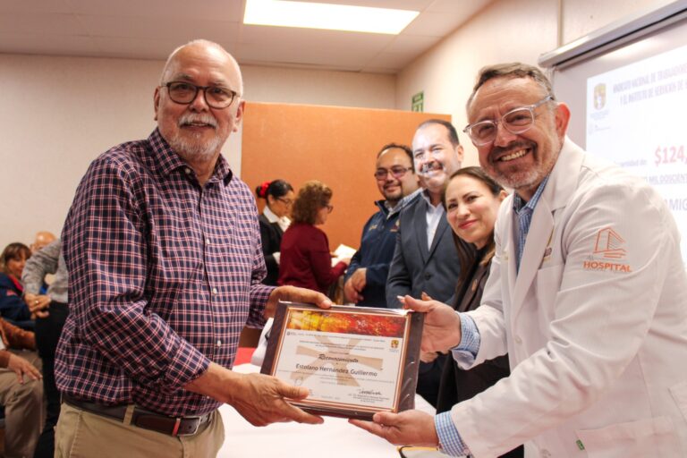 Entregan SSA BC y el SNTSA apoyos económicos a trabajadores jubilados