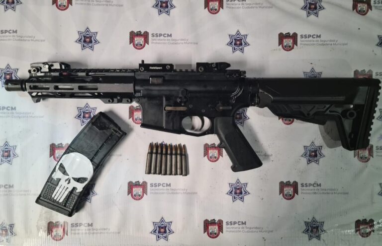 Por amenazar a su familia con un arma fue detenido