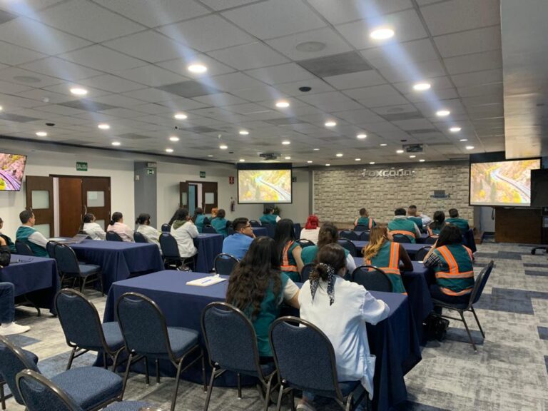 Atiende CESPT a más de mil personas en la semana verde de Foxconn