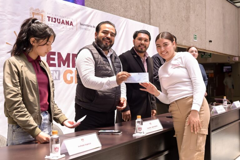 Apoya Ayuntamiento con estímulos económicos a jóvenes de “Emprende en Grande”