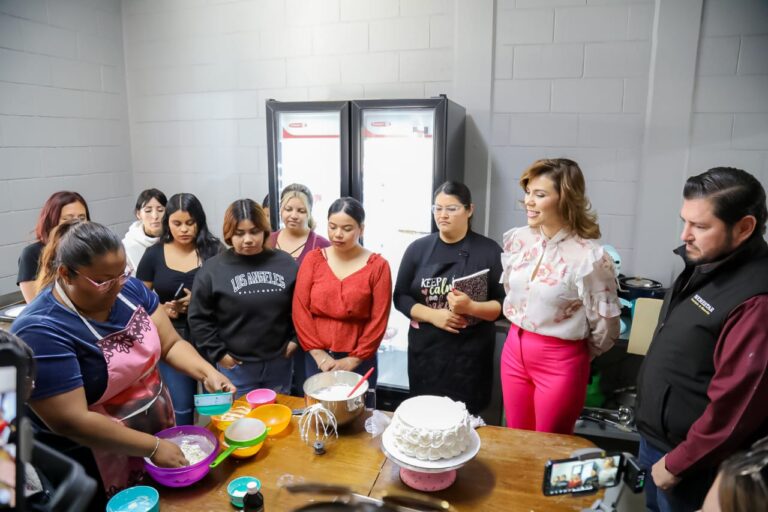 Entrega Marina del Pilar apoyos de forma directa a familias bajacalifornianas