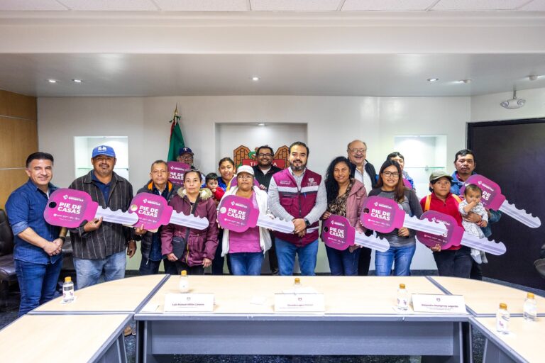 Entrega gobierno de Montserrat Caballero 13 pies de casa a familias vulnerables