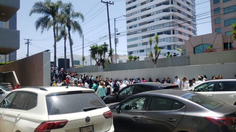 Atienden PC y Bomberos falsa alarma de bomba en la Clínica 7 del IMSS