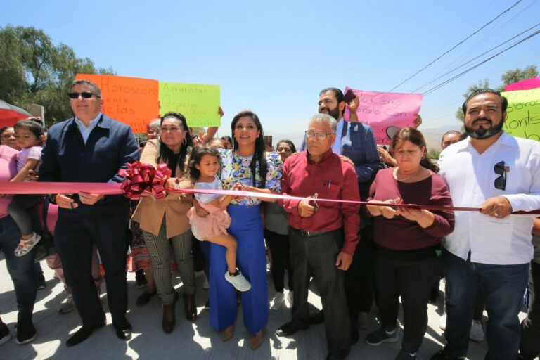 Inaugura Montserrat Caballero pavimentación en la colonia Agraristas
