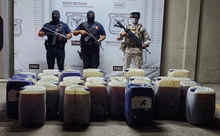 Asegura Fuerza Estatal y SEDENA 45 bidones con metanfetamina líquida