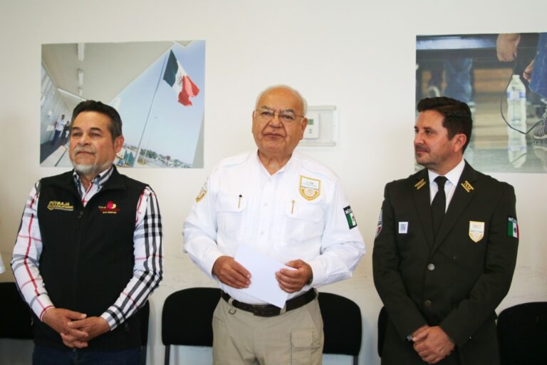 Acompaña gobierno del estado a delegado del Instituto Nacional de Migración en toma de protesta