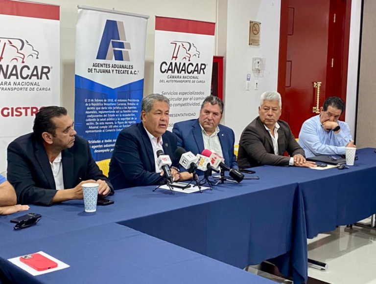 Pierde industria 100 millones de dólares cada 3 horas por lentos cruces