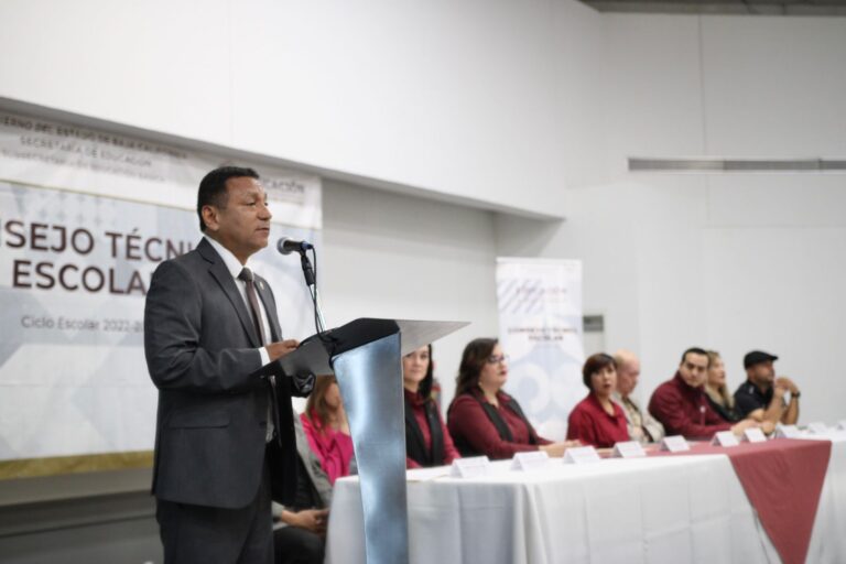 Revisan docentes aprendizajes para continuar con la mejora de la educación básica en BC