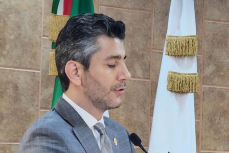 Padres de familia víctimas de abusos en escuelas particulares