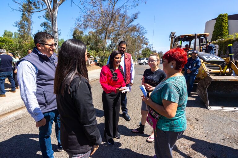 Pide alcaldesa acudir a delegaciones para solicitar el bacheo de sus colonias