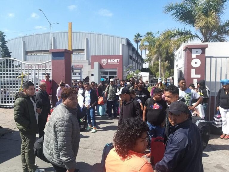 Trasladan a migrantes de la Unidad Reforma al Centro Integrador Carmen Cerdán