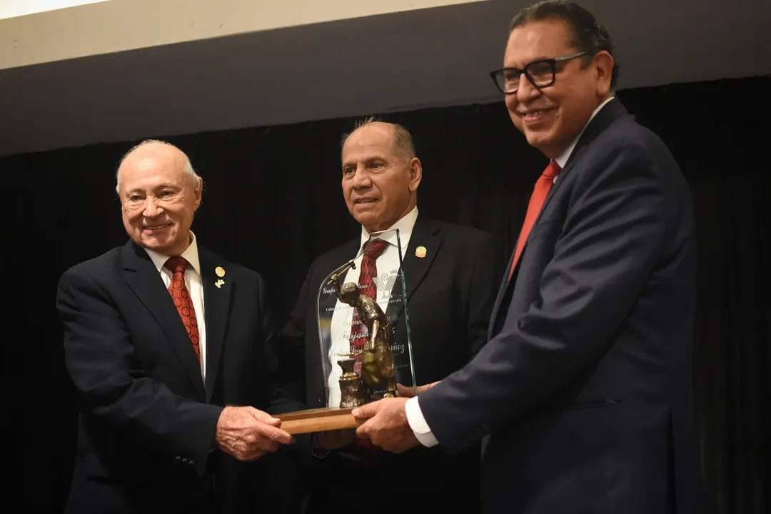 Grupo Madrugadores de Tijuana reconoció su trayectoria como comerciante pionero de la ciudad