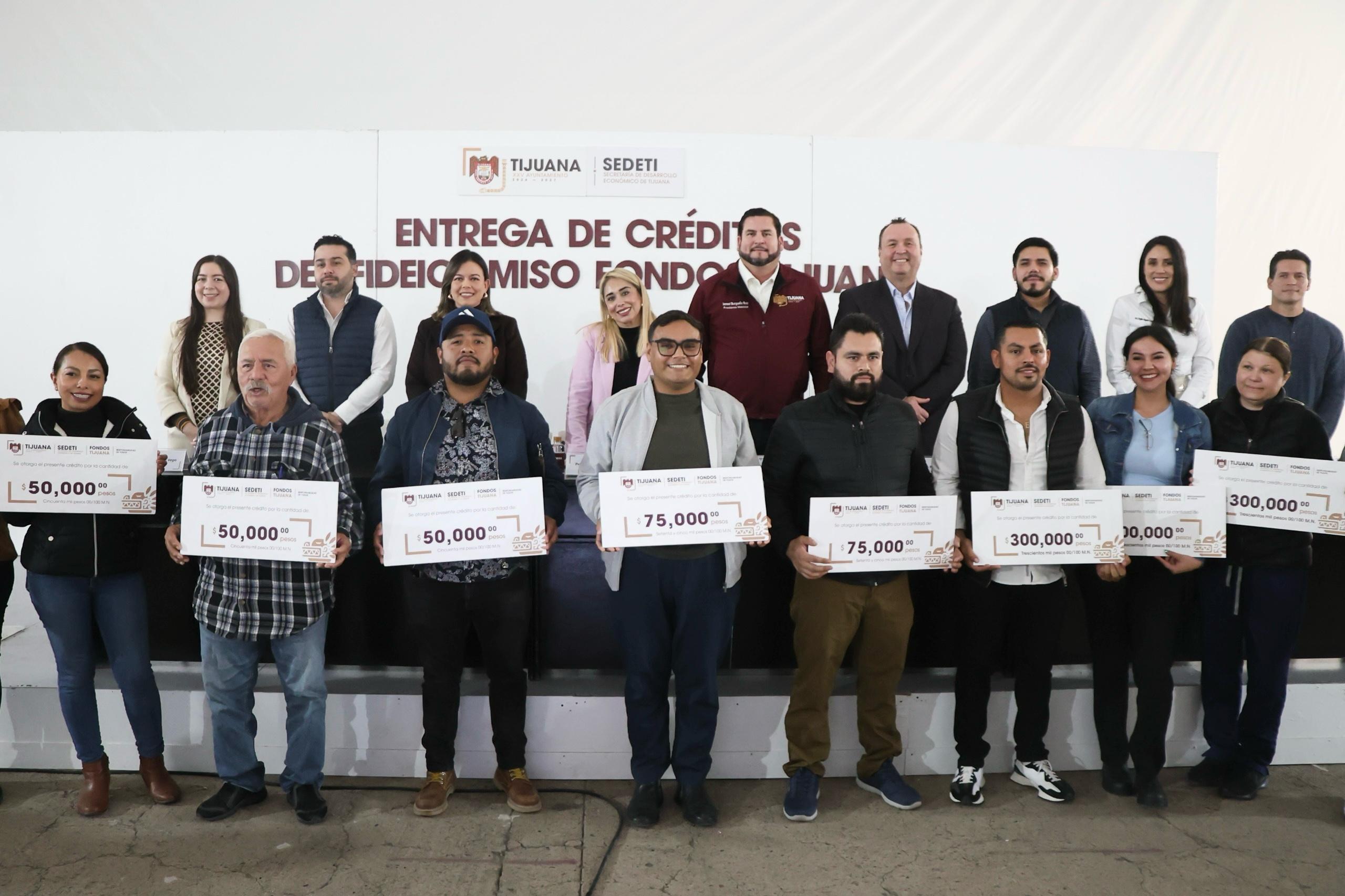 Entrega Ismael Burgueño más de 900 créditos del Fideicomiso ‘Fondos Tijuana’