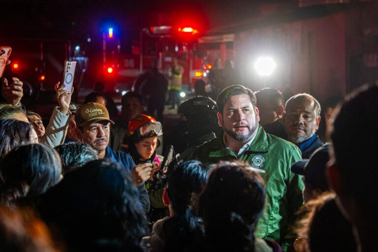 Atiende Ismael Burgueño a familias afectadas por incendio en Rancho Las Flores
