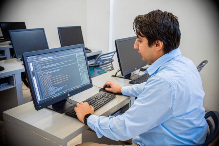 Abre El Desarrollo De Software Un Amplio Abanico De Oportunidades Laborales