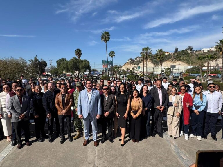 Preside Ismael Burgueño Ruiz acto cívico del Aniversario de la Promulgación de las Constituciones de 1857 y 1917