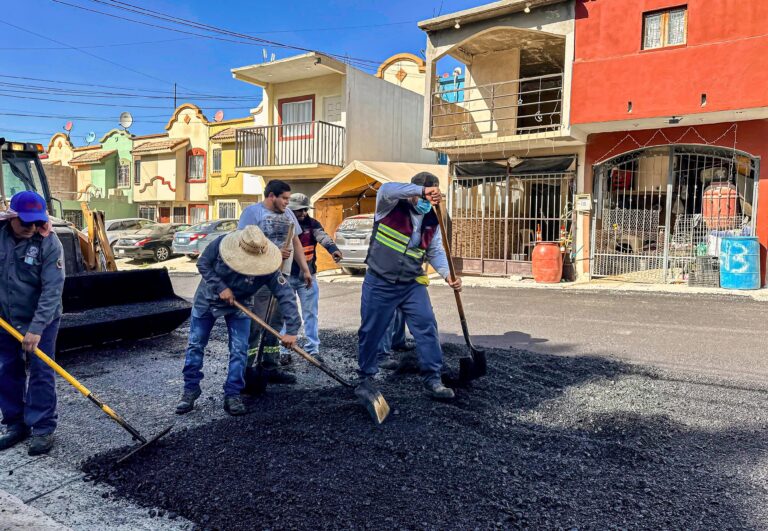 Fortalece Gobierno Municipal de Tijuana acciones de bacheo en las delegaciones municipales