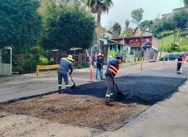 Continúa XXV Ayuntamiento de Tijuana con trabajos de bacheo en delegaciones municipales