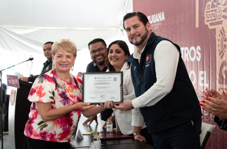 Fortalece Ismael Burgueño vínculo con la Sociedad Civil mediante entrega de constancias 2026