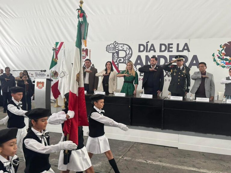 Encabeza Ismael Burgueño acto cívico por el Día de la Bandera