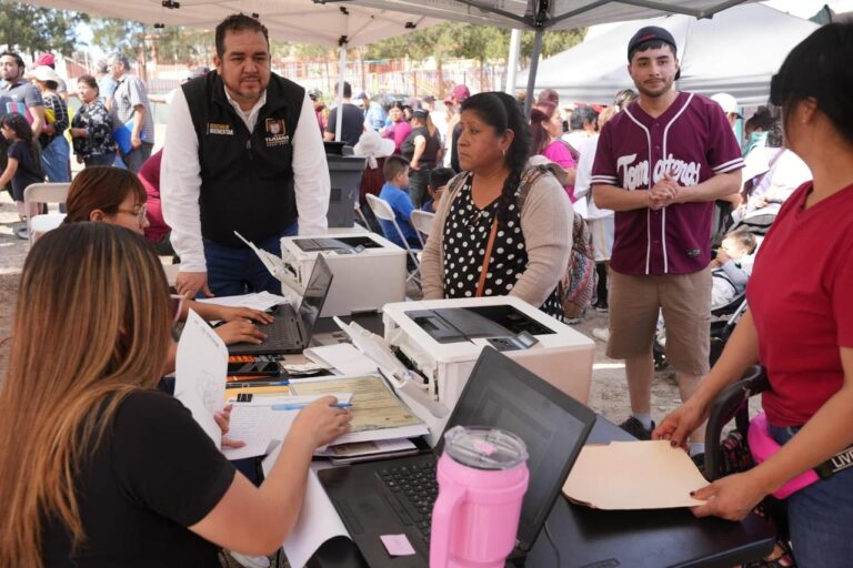 Atiende Gobierno Municipal a comunidad de Villas de Baja California con Jornada del Pueblo
